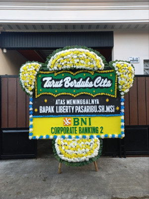Papan Bunga Duka di Bumi Agung