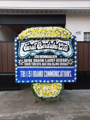 Papan Bunga Duka di Bumi Agung